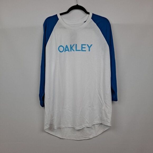 Oakley Raglan sleeve T. NWT - Picture 1 of 11